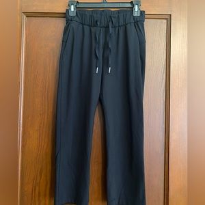 Women’s Lululemon High-Rise Cropped Pant. Size 4. Black. Excellent Condition.